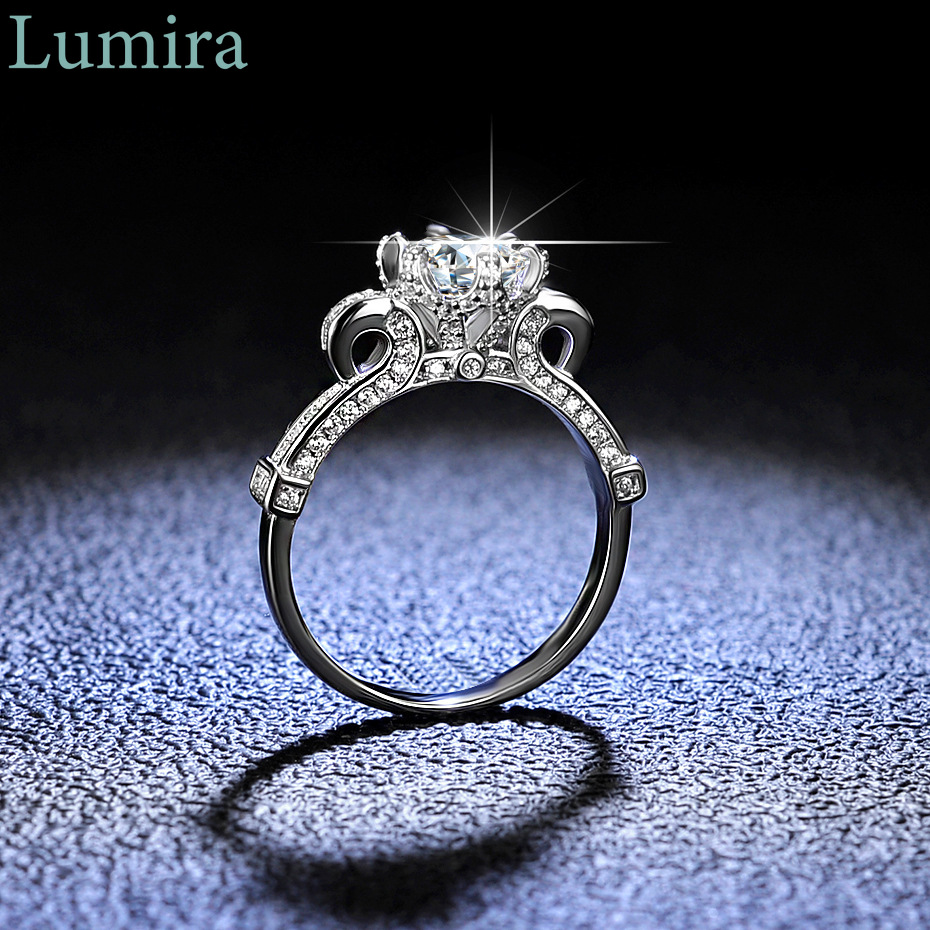 Moissanite Engagement Ring 1 Carat - Lumira classique Six broches 1 Carat