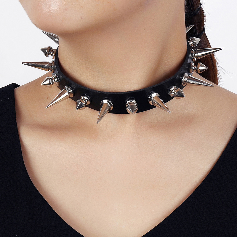 Collier en similicuir pour fem - Goth Punk Spike Choker avis et prix