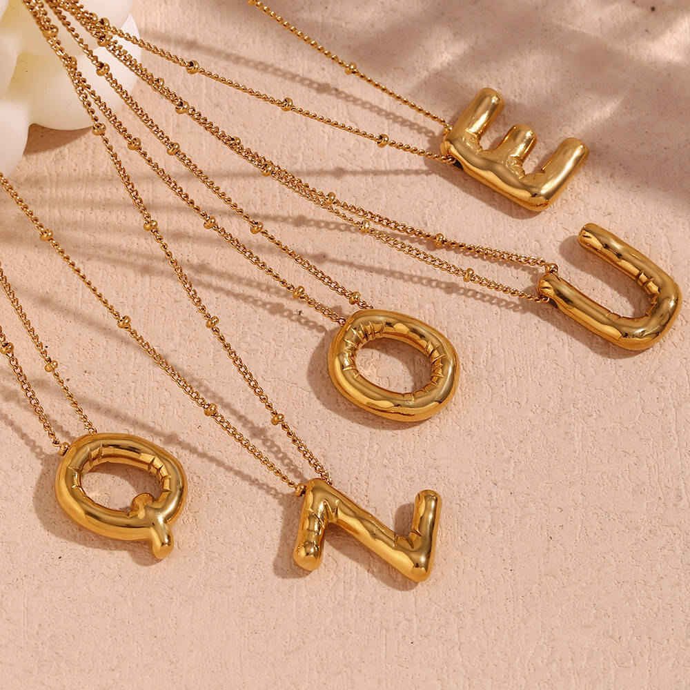 CARLIDANA-Colliers à bulles en - Initial Letter Necklace 18K Gold avis et prix